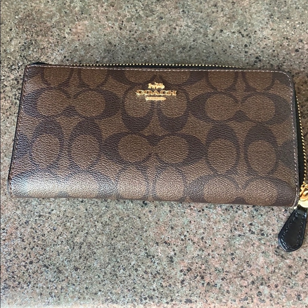 Coach L Zip Wallet in Signature Canvas
